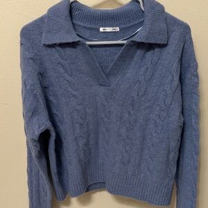 Elegant V-Neck Cable Knit Sweater in Blue